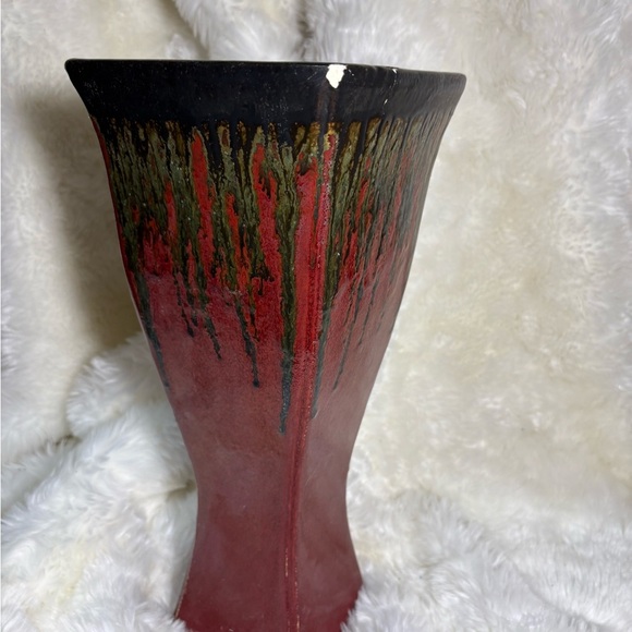 Bombay Red and Black Ceramic Vase - Picture 7 of 9